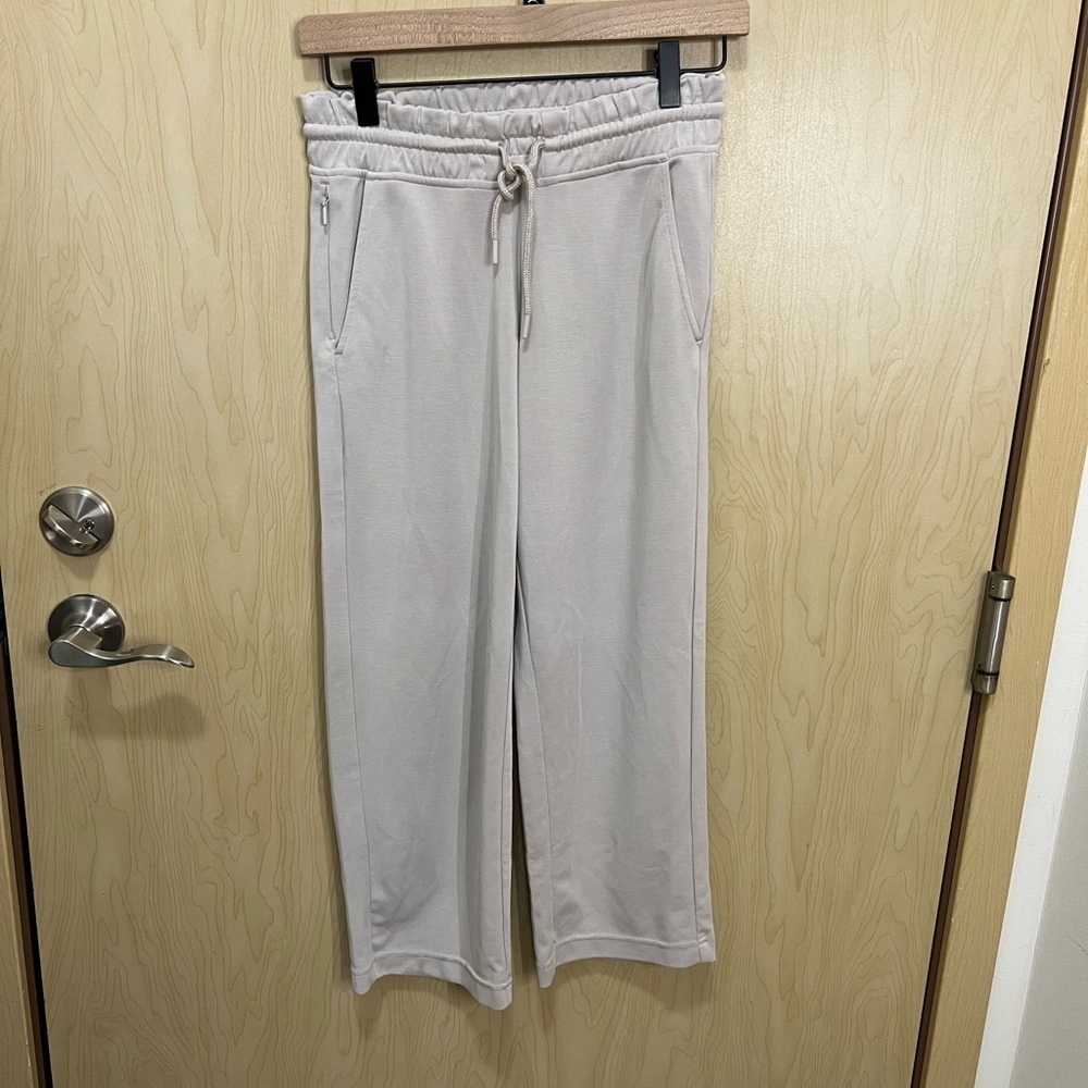 Athleta Seasoft Straight Crop Pants in Abalone White